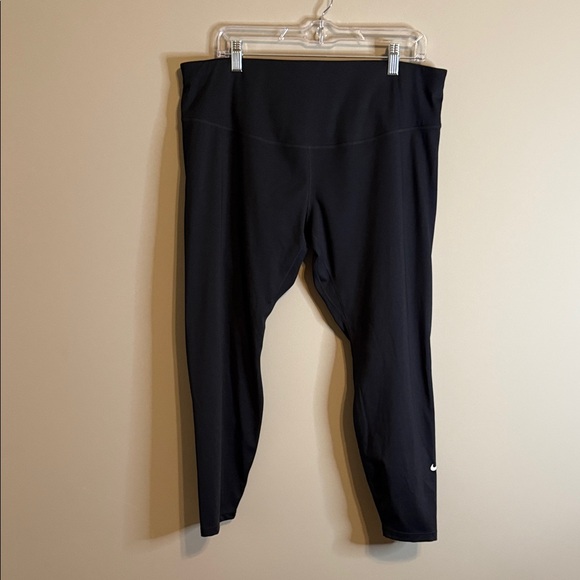 Nike Women’s Black Dri-Fit Leggings 2X 26” Inseam Excellent Condition - Picture 1 of 6